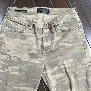 Lucky brand Camo jean legging. Size 4.